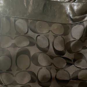 ♥ Coach Signature Medium Shoulder Bag Leather trim silver hardware ♥